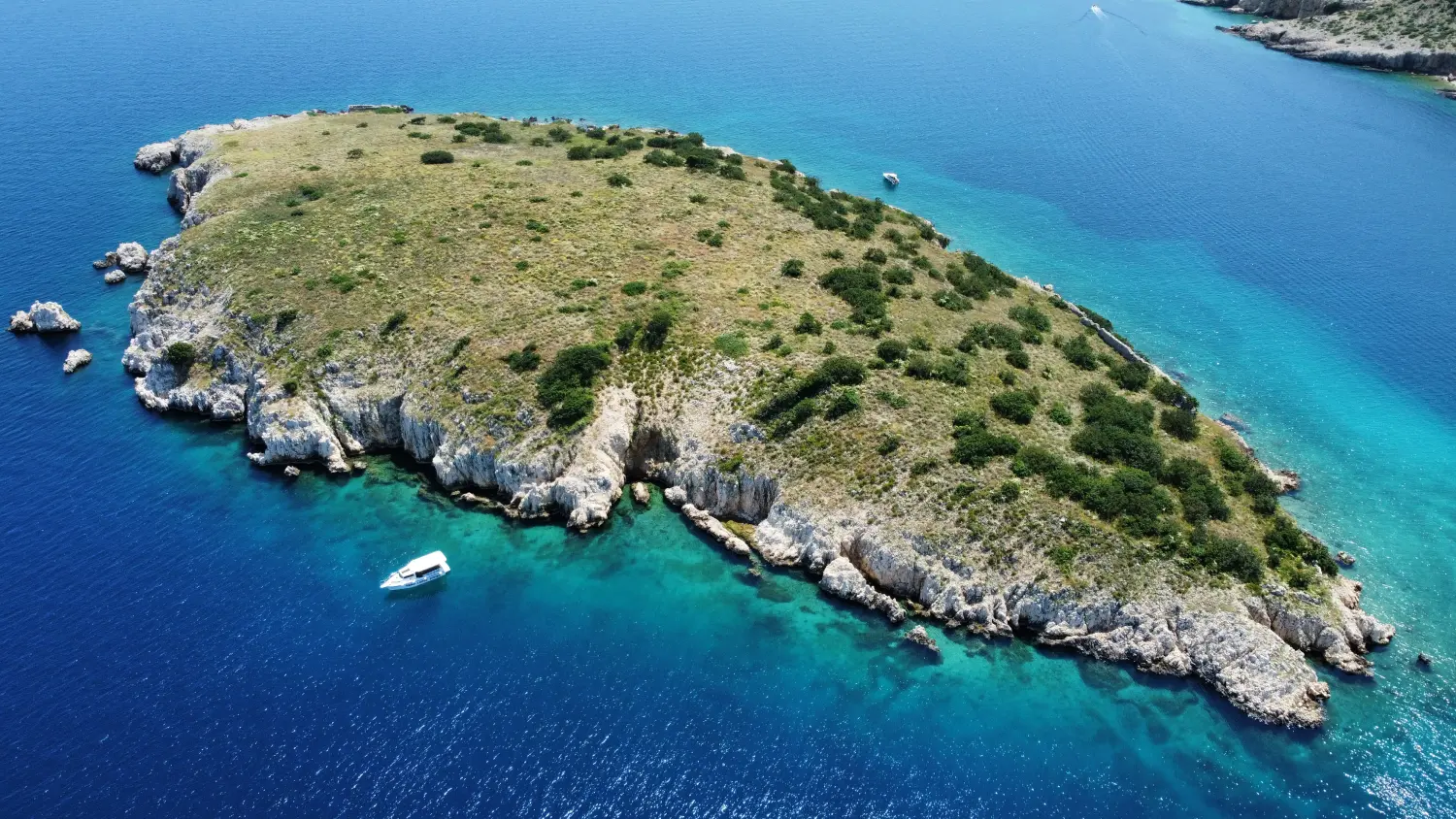 Eine kleine, unbewohnte Insel in der Adria, Teil Kroatiens. von Hang-Loose-Diving d.o.o